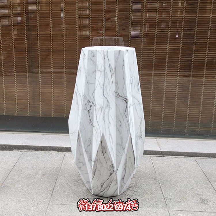 天然大理石雕刻花盆，為酒店裝飾添彩