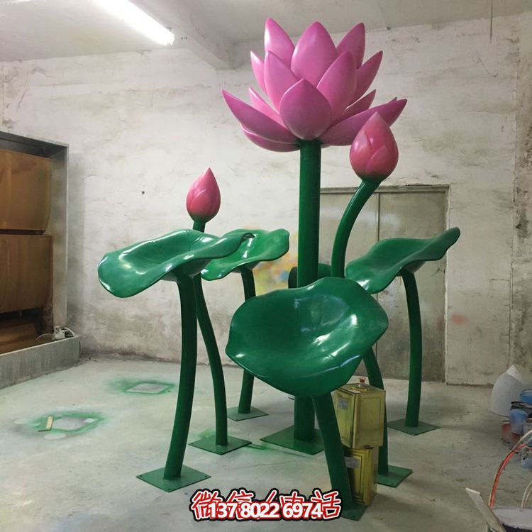 大型不銹鋼彩繪蓮花擺件，為游樂場、商場、戶外公園增色