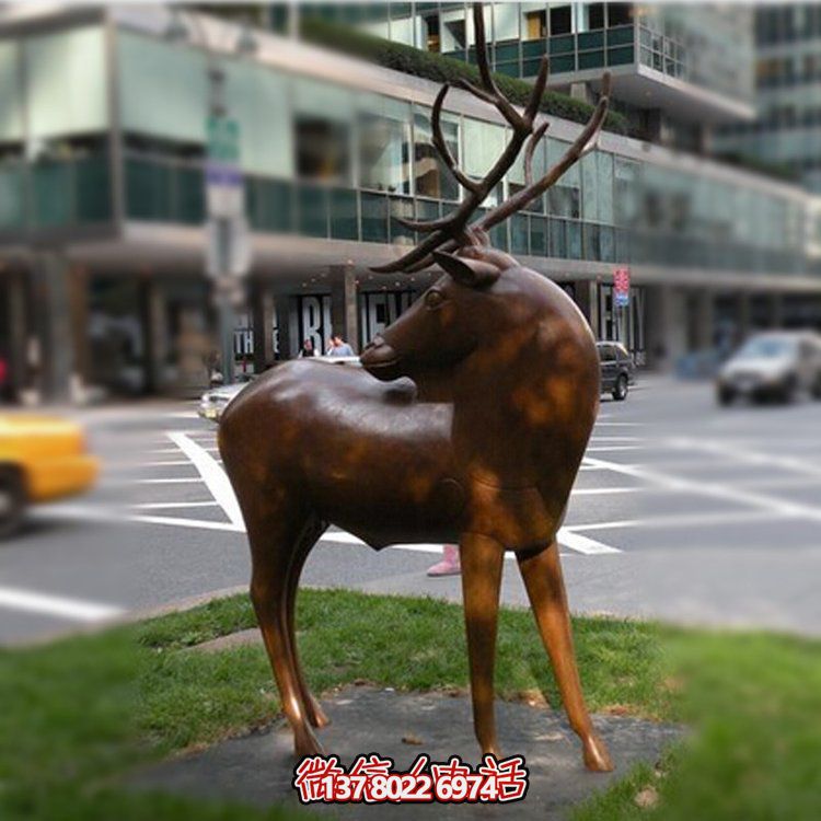 精美雕塑，梅花鹿點(diǎn)綴戶外廣場(chǎng)