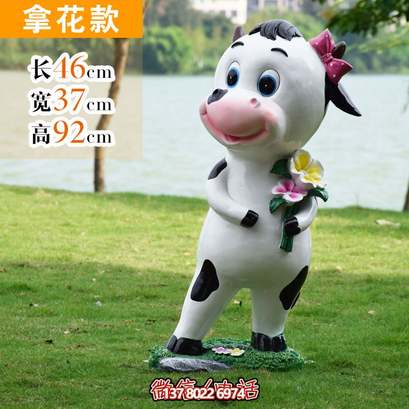 玻璃鋼牛雕塑，為景區(qū)增添點綴