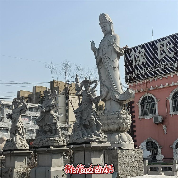 精美關(guān)公、佛像和石獅子雕刻，青石裝點(diǎn)美化廣場