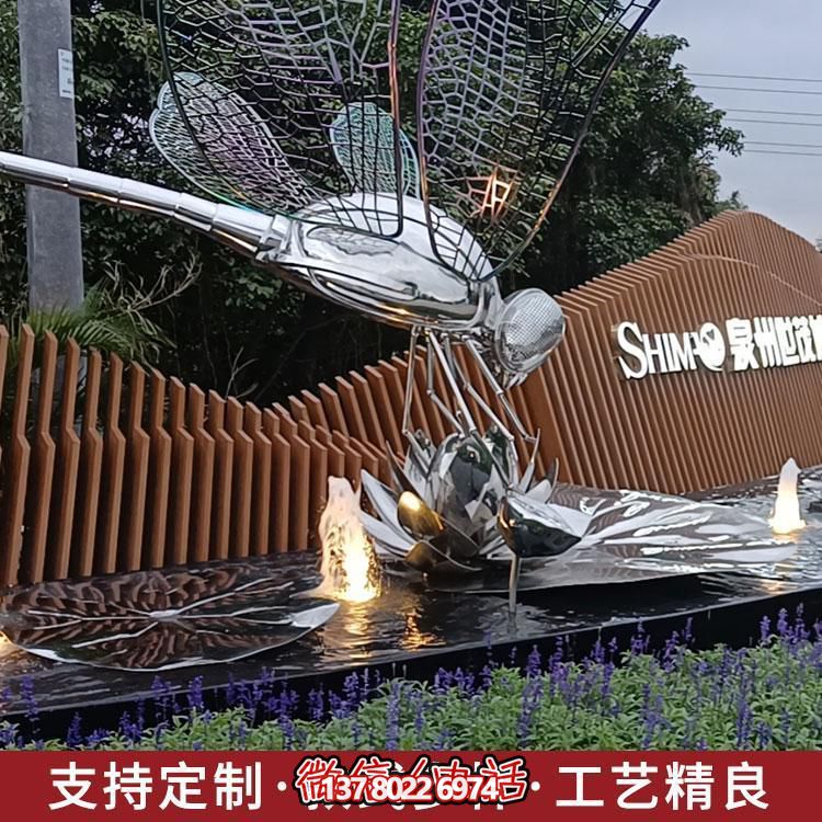 大型不銹鋼雕塑，為城市酒店、公園、商場及水景環(huán)境增添獨(dú)特景觀