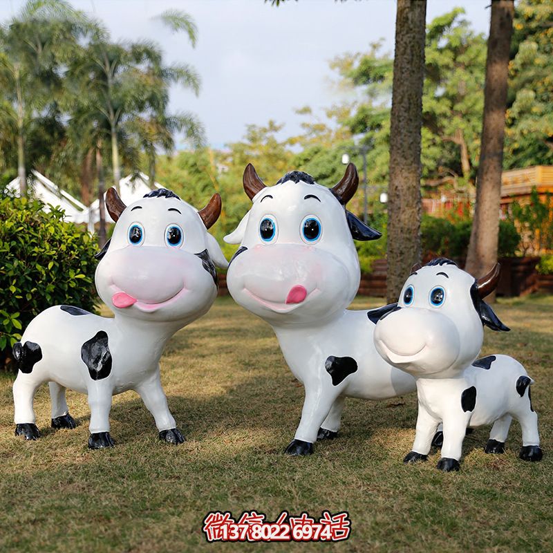 萌卡通牛雕塑，漫步在玻璃鋼公園
