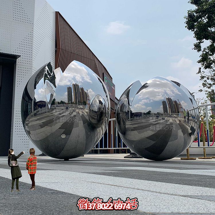大型不銹鋼鏡面球體雕塑，為你的戶(hù)外空間增添獨(dú)特氣息
