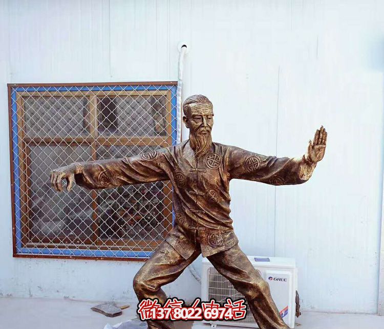 太極拳老人銅雕，讓景區(qū)更加精彩