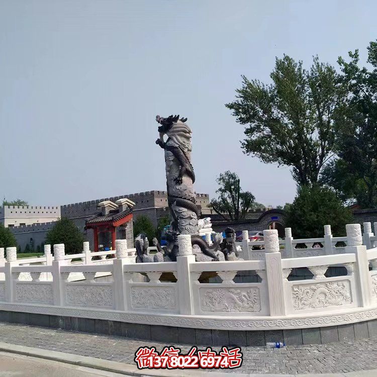 漢白玉石雕欄板，為景區水池提供防護及園林裝飾