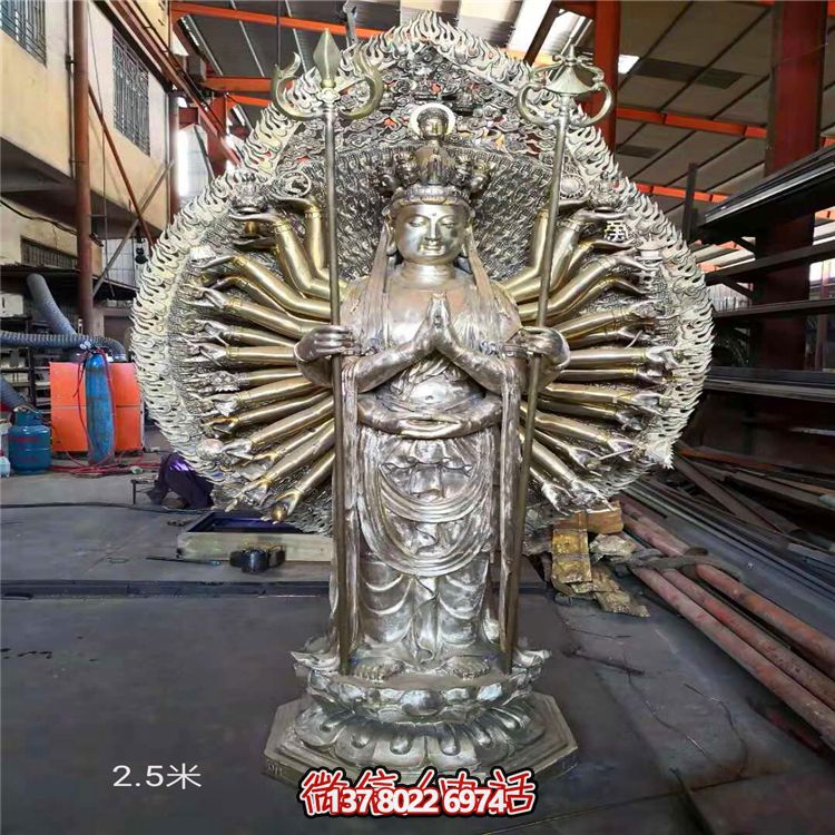 游覽千手觀音大型景觀雕塑，探索本土古代寺廟文化