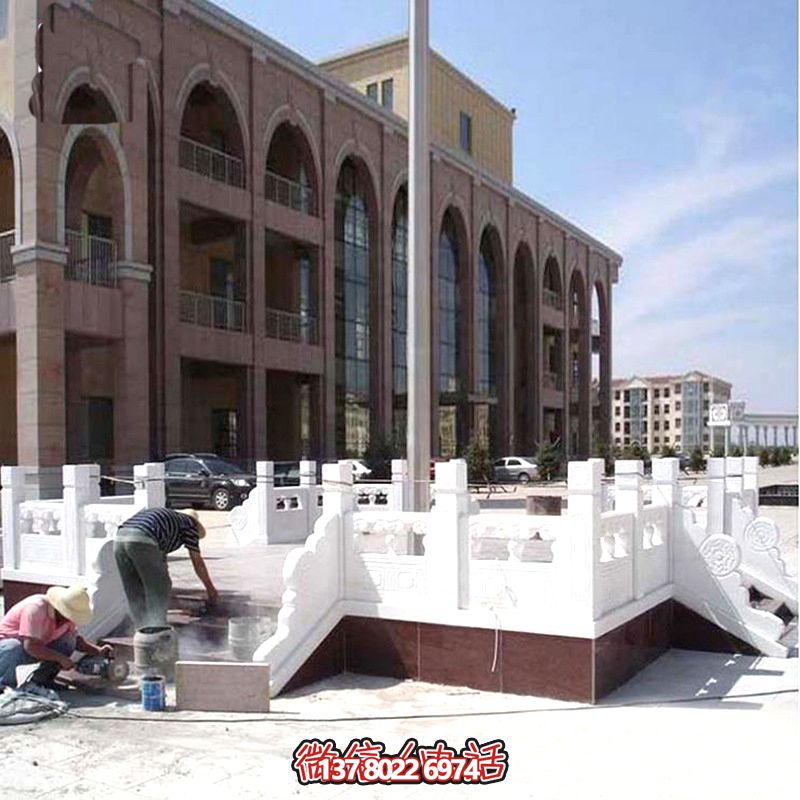 高雅華麗的漢白玉雕塑升旗臺，為你的飛機(jī)場增添華麗色彩