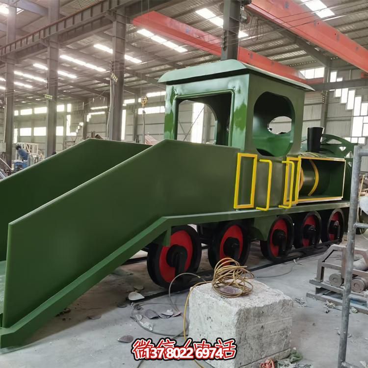 精致不銹鋼車頭雕塑，給游樂園增添時尚色彩