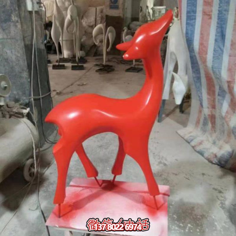 玻璃鋼制紅色梅花鹿雕塑，裝點別墅小區精致美觀