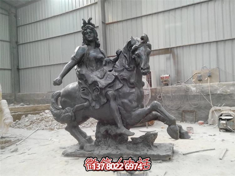 超越傳統(tǒng)，探索未知的玻璃鋼騎馬擺件