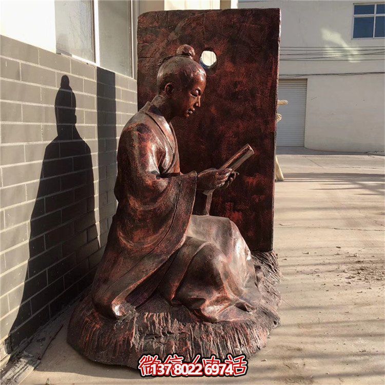 創意銅雕鑿人物看書借光雕塑，點亮景區美好氛圍