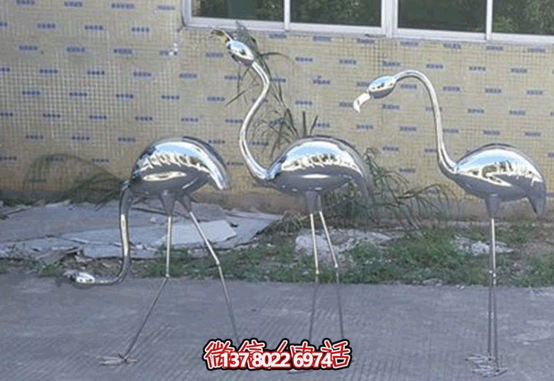 不銹鋼火烈鳥(niǎo)雕塑，完美擺放于室內(nèi)外庭院