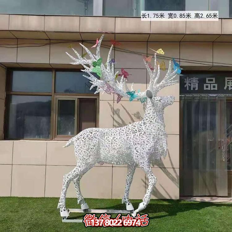 不銹鋼鹿角鏤空梅花亮化雕塑，為景觀廣場擺放