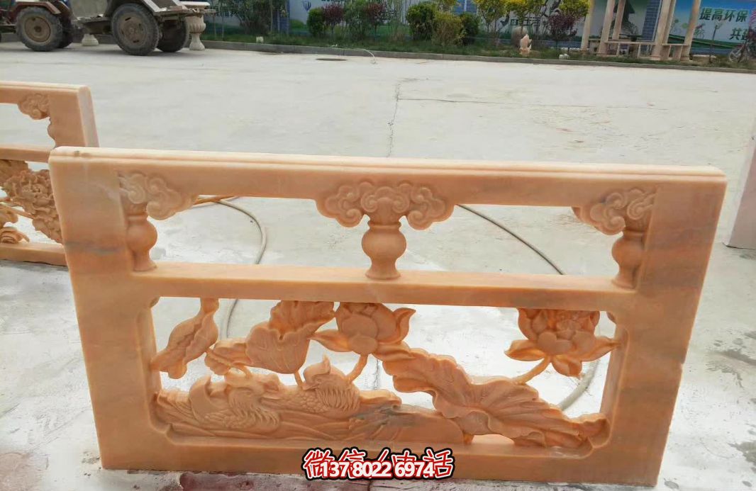 紅色浮雕護欄,點綴陽臺庭院裝飾 紅色浮雕護欄,點綴陽臺庭院裝飾