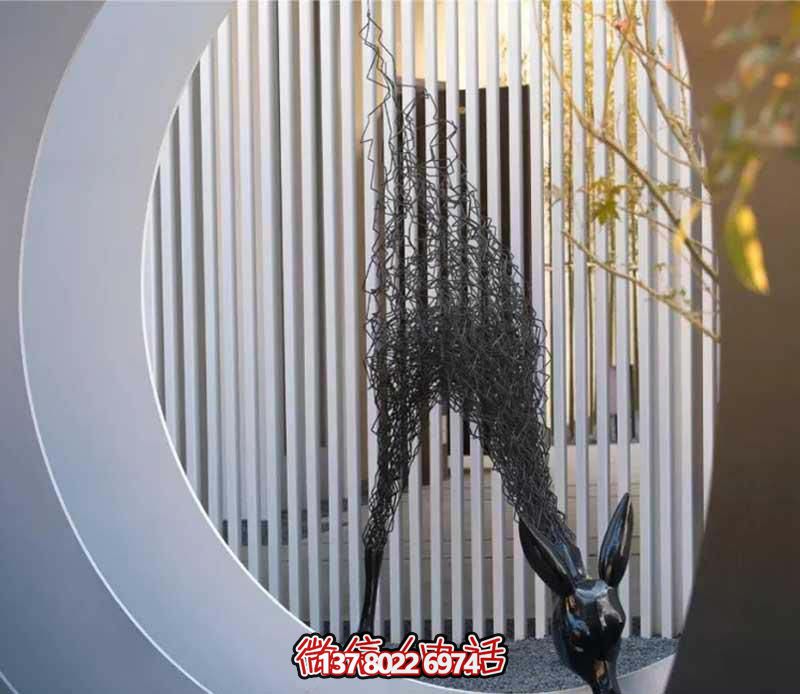 不銹鋼抽象低頭的鹿頭黑色長頸鹿雕塑 不銹鋼抽象低頭的鹿頭黑色長頸鹿雕塑