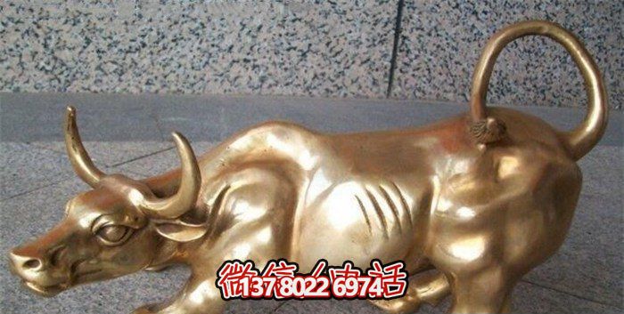 室內擺放的金色卷尾巴的玻璃鋼創意華爾街牛 室內擺放的金色卷尾巴的玻璃鋼創意華爾街牛