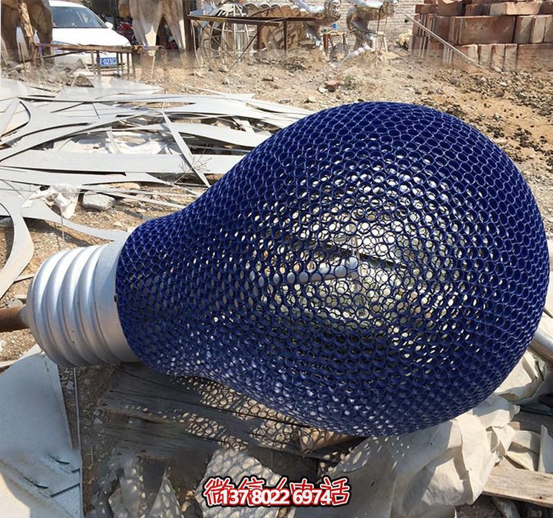 廣場不銹鋼噴漆鏤空燈泡雕塑