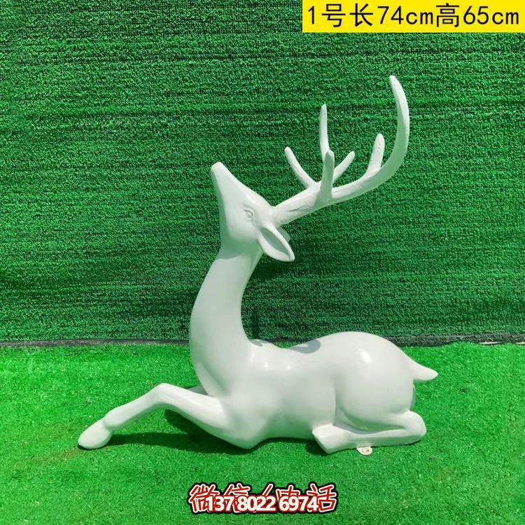 白色的梅花鹿，臥姿，仰頭，可上色