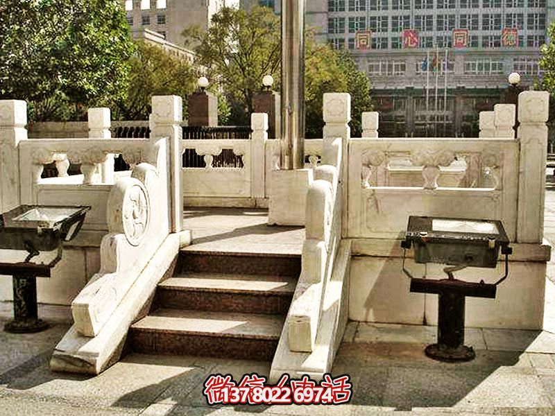 企業(yè)升旗臺大理石仿護(hù)欄桿 企業(yè)升旗臺大理石仿護(hù)欄桿